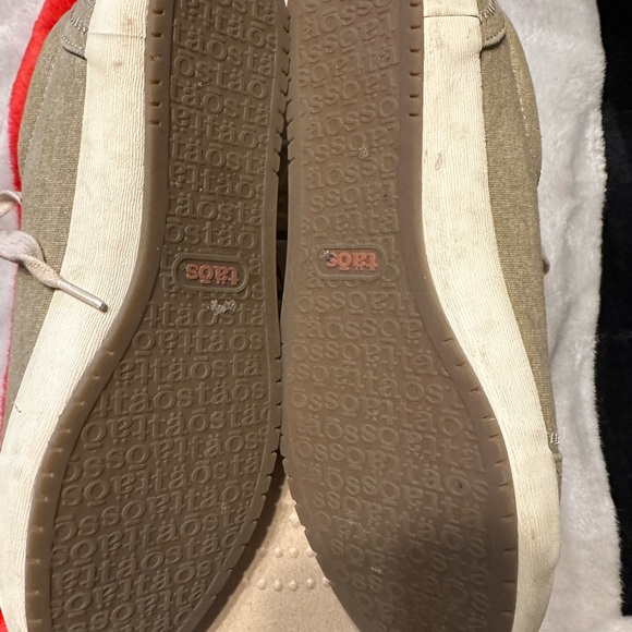 Gently used (for two weeks) army green Taos sneakers - Picture 4 of 8